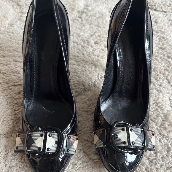 Beautiful Burberry women’s heals. - Picture 1 of 10
